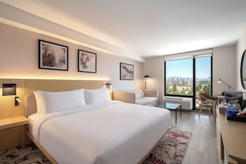 Premium Room, 1 King Bed, Mountain View (Upgraded Bedding & Snack, Smoke Free)