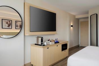 Deluxe Room, 1 King Bed (Smoke Free)
