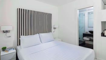 Standard Room, 1 Queen Bed, Non Smoking, Kitchen