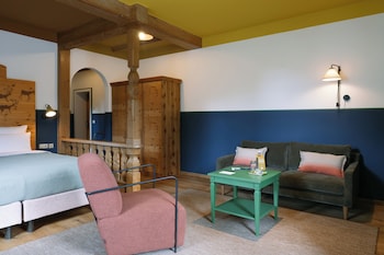 Salon with balcony