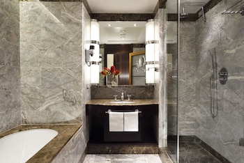 Junior Suite, 1 Queen Bed