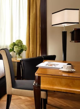 Suite, 1 Double Bed with Sofa bed, City View