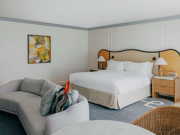 Pool View Junior Suite King Bed