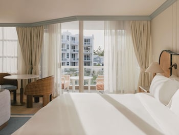 Pool View Junior Suite King Bed