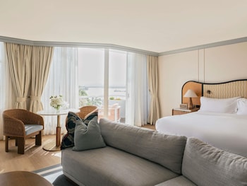 Junior Suite, 1 King Bed (Panoramic River View)