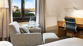 Executive Room, 1 Queen Bed, Club Lounge Access