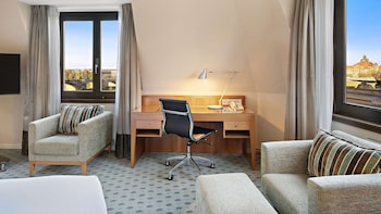 Executive Room, 1 Queen Bed, River View