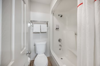 Deluxe Room, 2 Queen Beds, Smoke Free