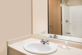 Efficiency, Standard Room, 1 Queen Bed