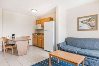 Efficiency, Standard Room, 1 Queen Bed