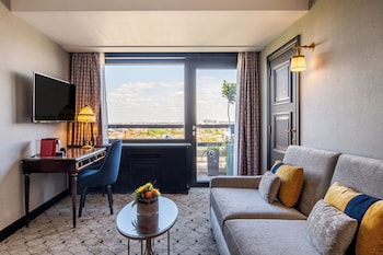 Executive Suite, 1 King Bed (Warwick)
