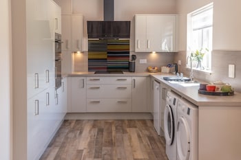 Standard Apartment, Multiple Beds, Non Smoking, Kitchen (View)