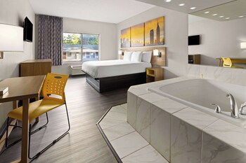 Suite, 1 King Bed, Non Smoking