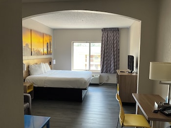 Suite, 1 King Bed, Non Smoking (Interior)