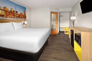 Standard Room, 1 King Bed, Non Smoking (Exterior)