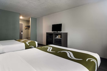 Basic Single Room, 2 Queen Beds, Non Smoking