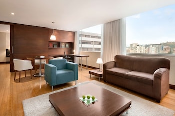 1 King Bed Executive Suite Premium, Executive Lounge Access
