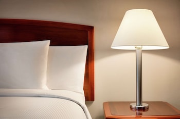 1 King Bed Suite, Executive Lounge Access