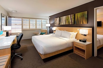 Deluxe Room, 2 Bedrooms, Poolside