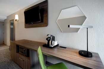Standard Room, 1 Queen Bed, Accessible (Mobility, Roll-In Shower)