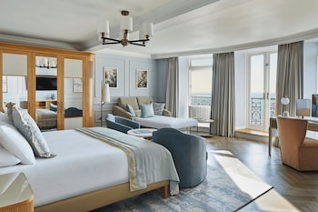 Junior Suite Family Room