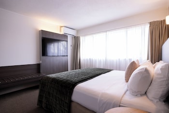 One Bedroom King Suite with Lounge