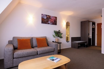 One Bedroom King Suite with Lounge