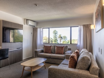 Junior King Suite with Lounge