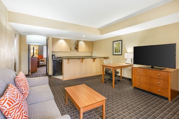 Suite, 1 King Bed, Non Smoking