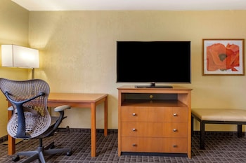 Standard Room, 2 Queen Beds, Non Smoking, Refrigerator & Microwave
