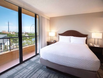 Room, 1 King Bed, Balcony (High Floor)
