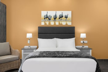 SUPERIOR QUEEN ROOM WITH GARDEN VIEW (1 X QUEEN BED)