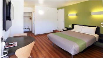 Standard Room, 1 Queen Bed, Non Smoking