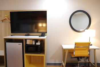 Room, 2 Queen Beds, Mobility Accessible, Non Smoking (Roll-in Shower)