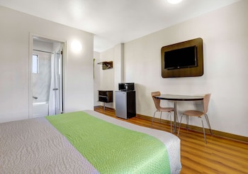 Standard Room, 1 Queen Bed, Non Smoking