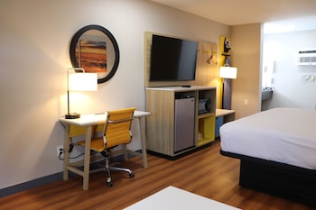 Suite, 1 King Bed, Non Smoking
