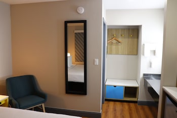 Room, 1 King Bed, Non Smoking