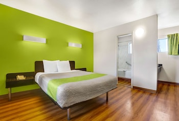 Standard Room, 1 Queen Bed, Non Smoking