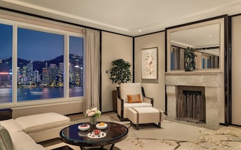 Grand Deluxe Harbour View Suite