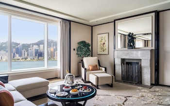 Grand Deluxe Harbour View Suite