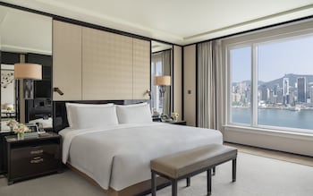 Superior Harbour View Suite