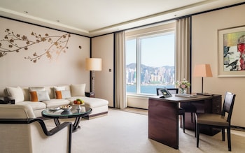 Deluxe Harbour View Suite