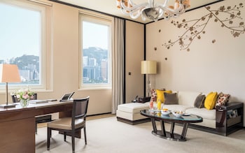 Superior Courtyard Suite