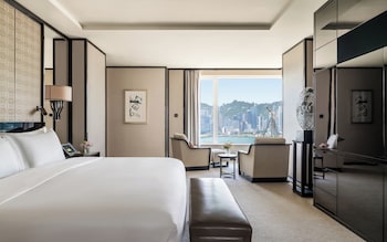 Grand Deluxe Harbour View Suite