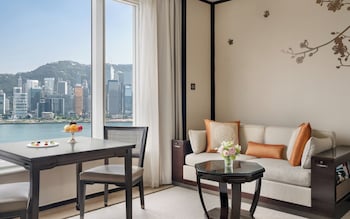 Grand Deluxe Harbour View King Room