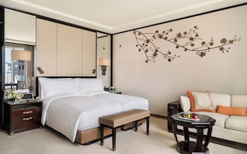Grand Deluxe King Room