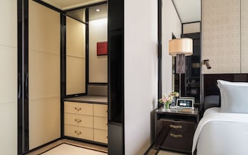 Superior Courtyard Suite