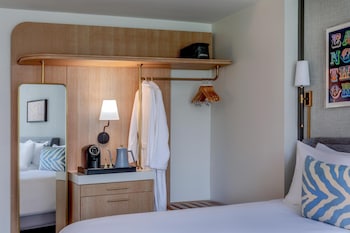 Junior Suite, 2 Queen Beds (Longworth)