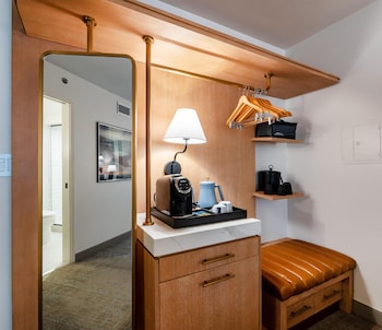 Suite (Monument Suite)