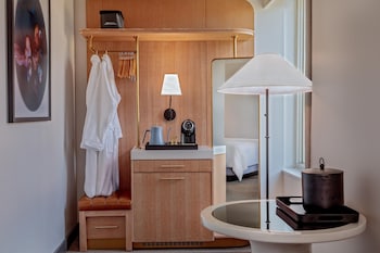 Deluxe Room, 1 King Bed
